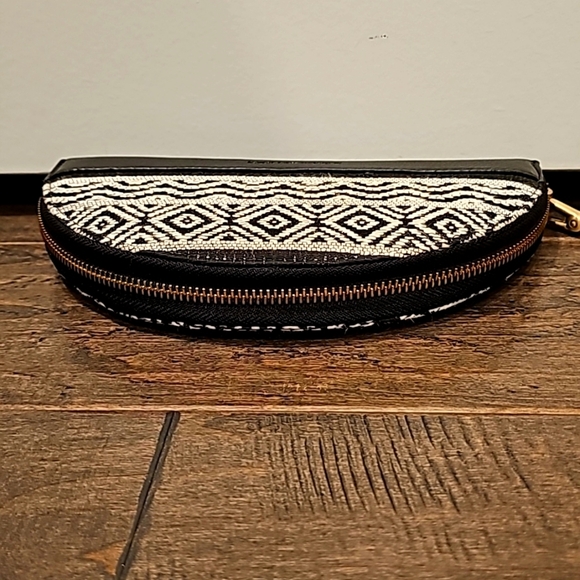 Elizabeth and James Aztec Print  Wristlet - Picture 4 of 7